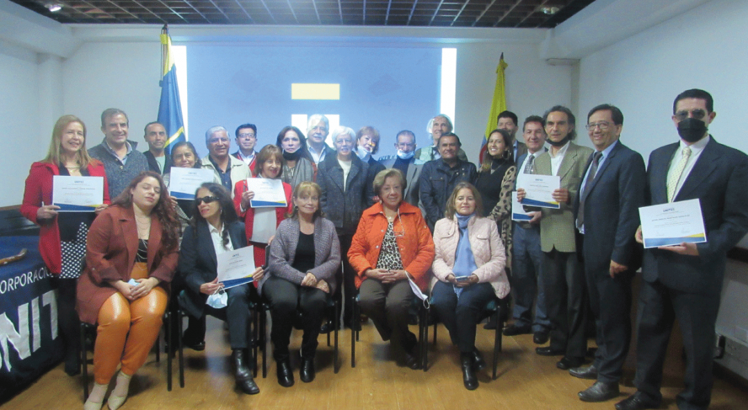 Unitec y la Alcaldía local de Chapinero entregan diplomas de formación continua a personas de la tercera edad